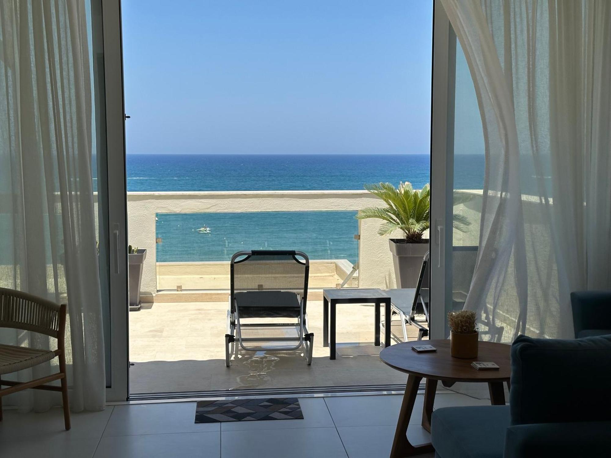 Nathalie'S Beachfront Apartment ريثيمنو المظهر الخارجي الصورة